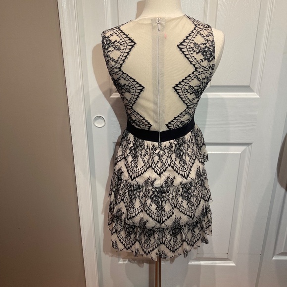 BCBG Maxazaria ivory / black size 2 dress - Picture 2 of 5
